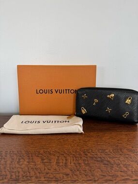 Louis Vuitton Black Epi Love Lock Zippy Wallet with COA, Dust Bag and Box - EUC